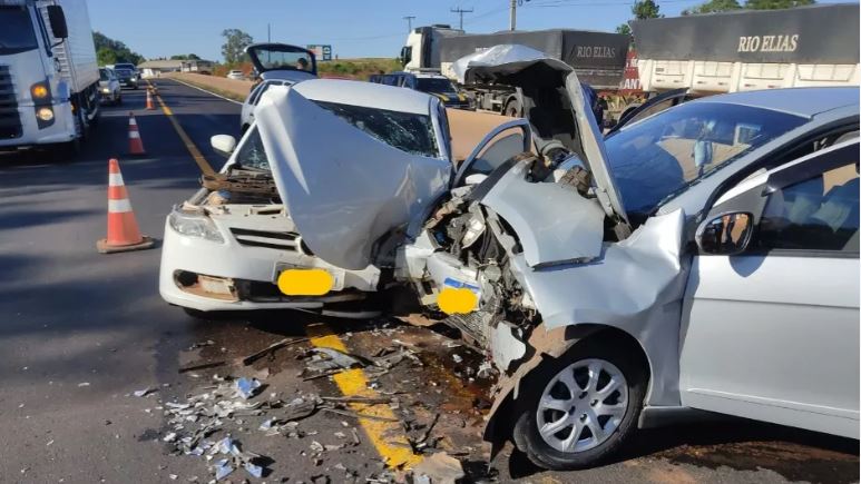 Acidente Entre Tr S Carros Deixa Tr S Pessoas Feridas Na Br Em